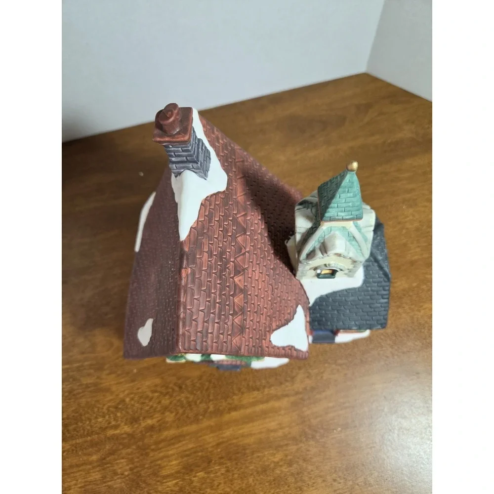 Santa's Workbench Victorian Series Whispering Pines Tavern Without Box And Light